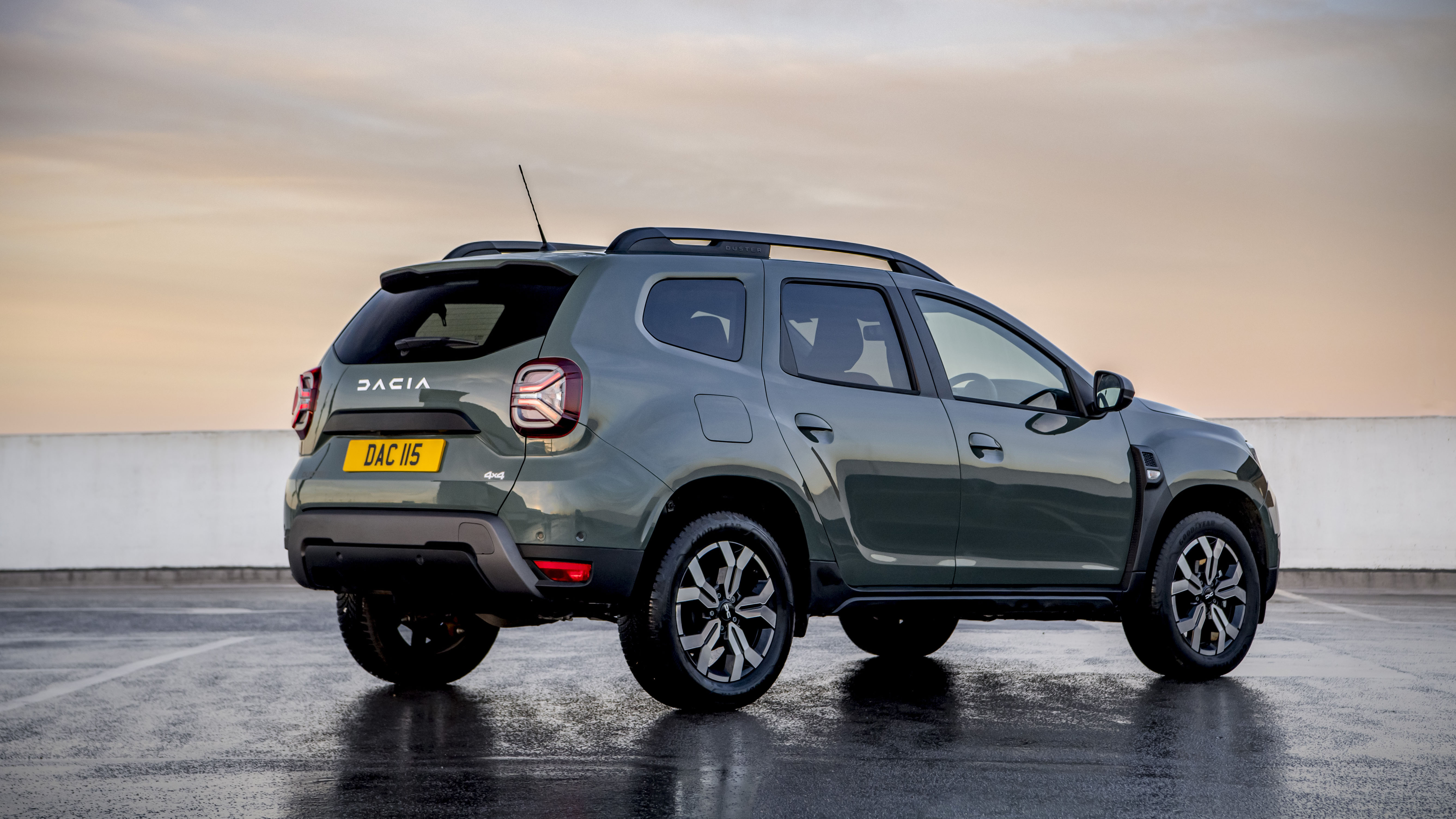 Dacia duster 4x4 electric deals
